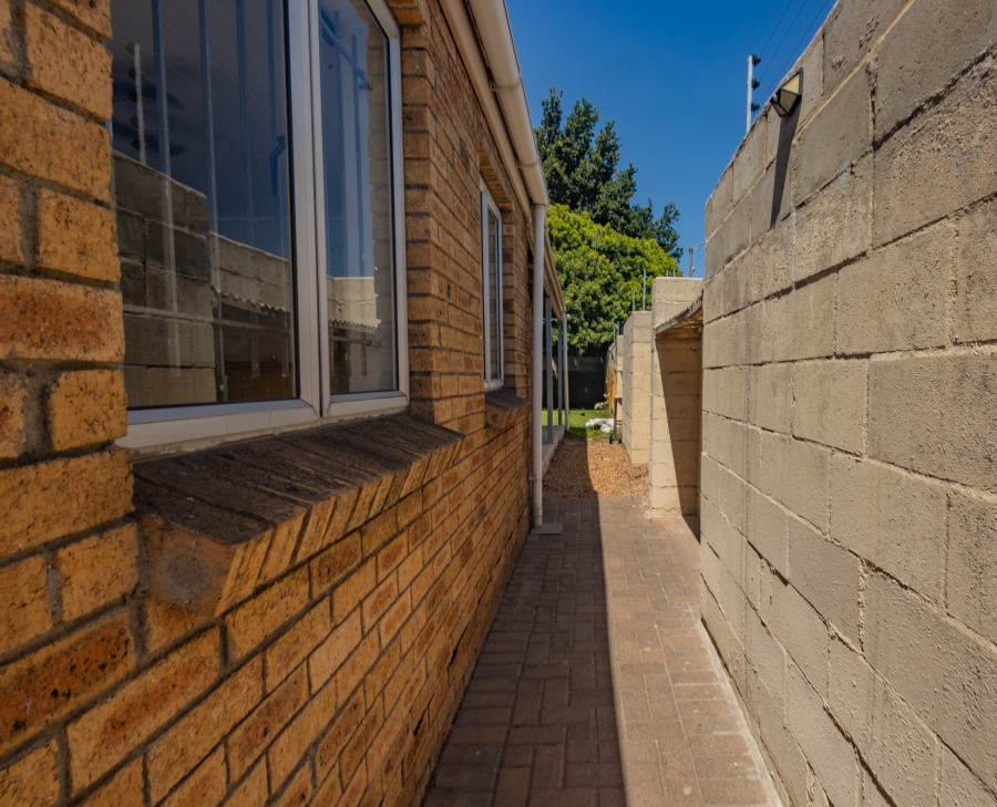 3 Bedroom Property for Sale in Amandelsig Western Cape